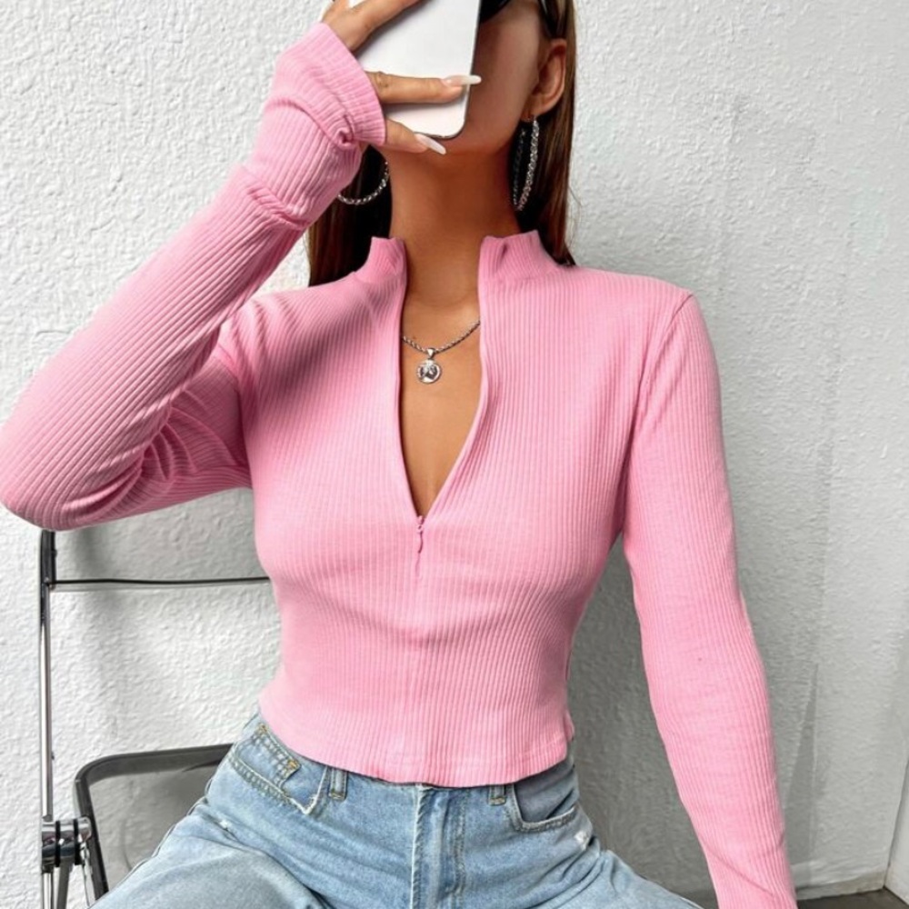 Front zip crop tee